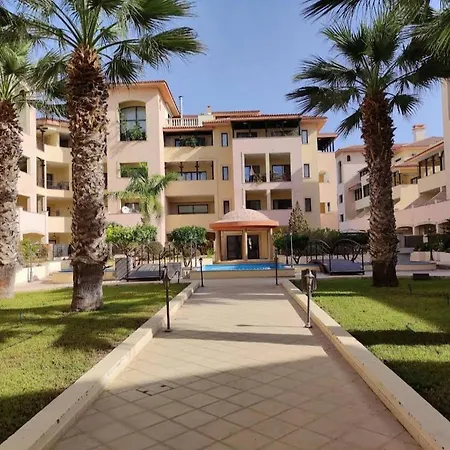 Queens Gardens Apartment *