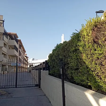 Апартаменты Queens Gardens *