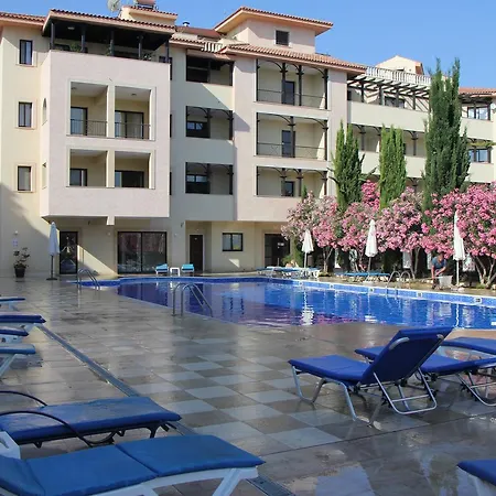 Queens Gardens Apartman *