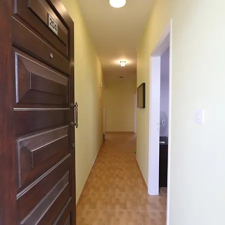 Queens Gardens Apartment