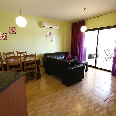 Queens Gardens Apartment *